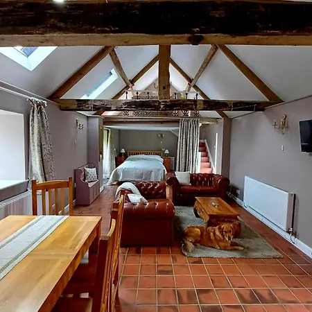 Orchard - A Countryside Stone In A Peaceful Location 펜션 *